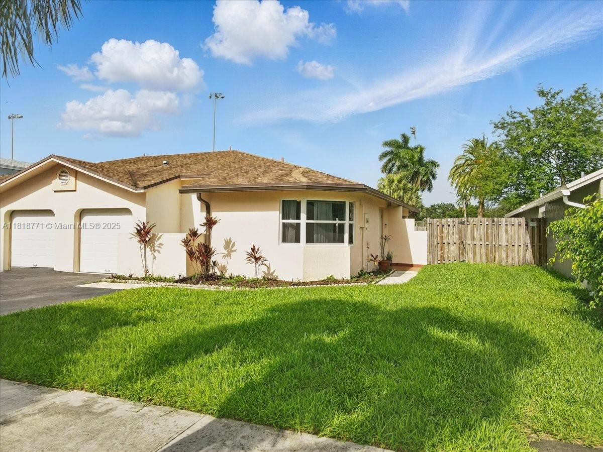 5874 SW 97th Ter, Cooper City, Florida image 2