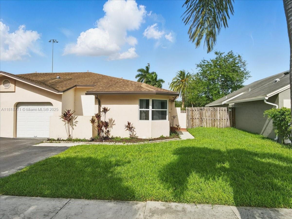 5874 SW 97th Ter, Cooper City, Florida image 3