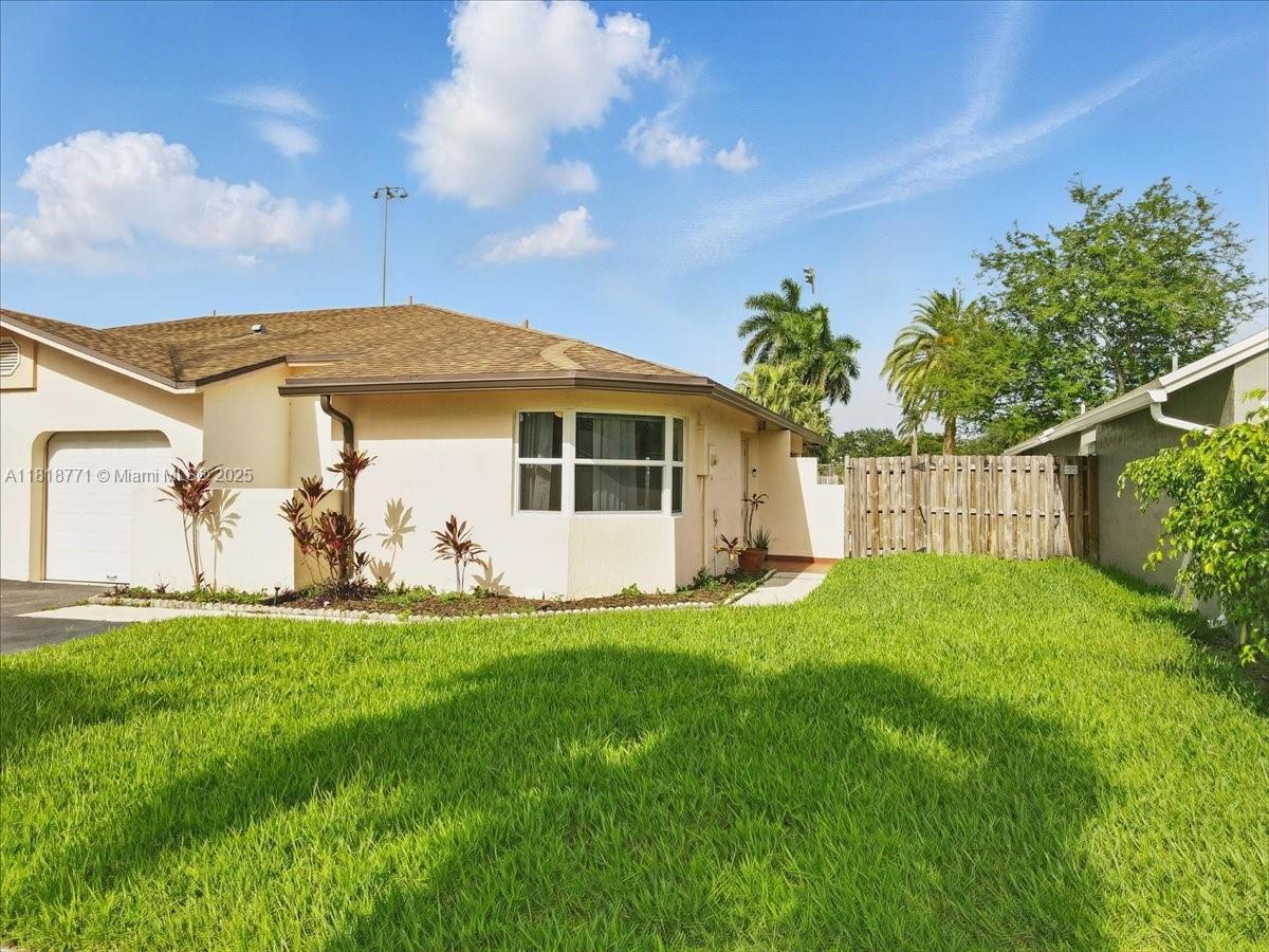 5874 SW 97th Ter, Cooper City, Florida image 4