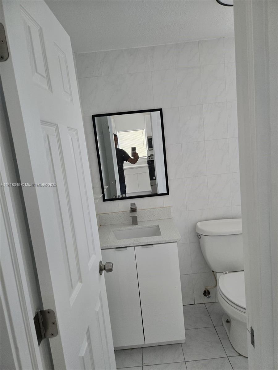 2617 NW 23rd Ave, Miami, Florida image 9
