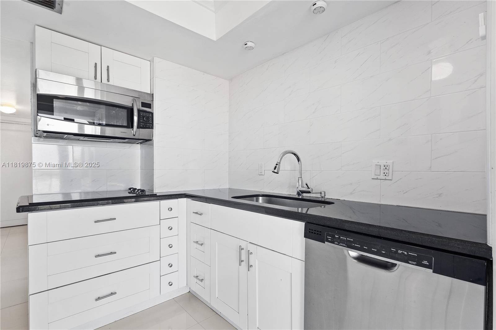 77 Crandon Blvd #8A, Key Biscayne, Florida image 17