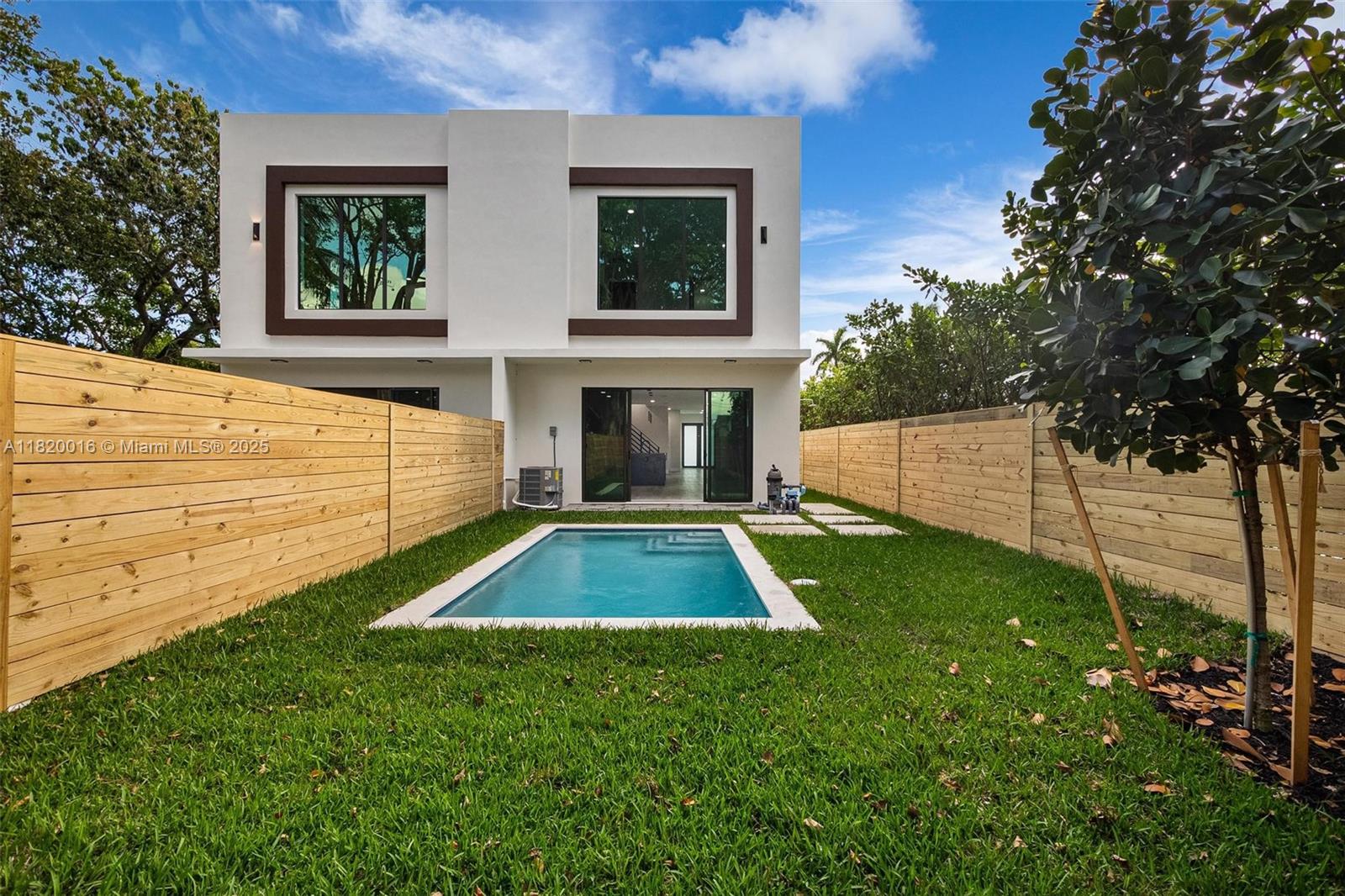 535 NW 52nd St, Miami, Florida image 11
