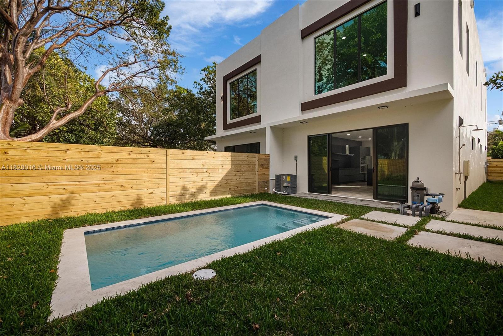 535 NW 52nd St, Miami, Florida image 12