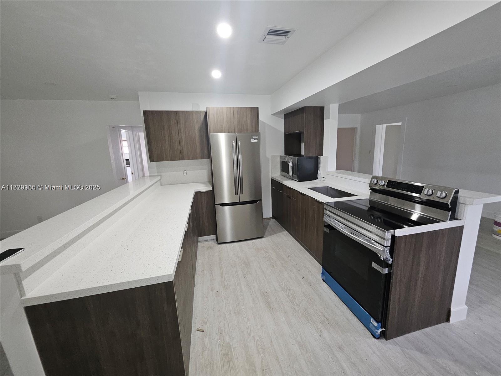 700 NE 7th St, Pompano Beach, Florida image 14