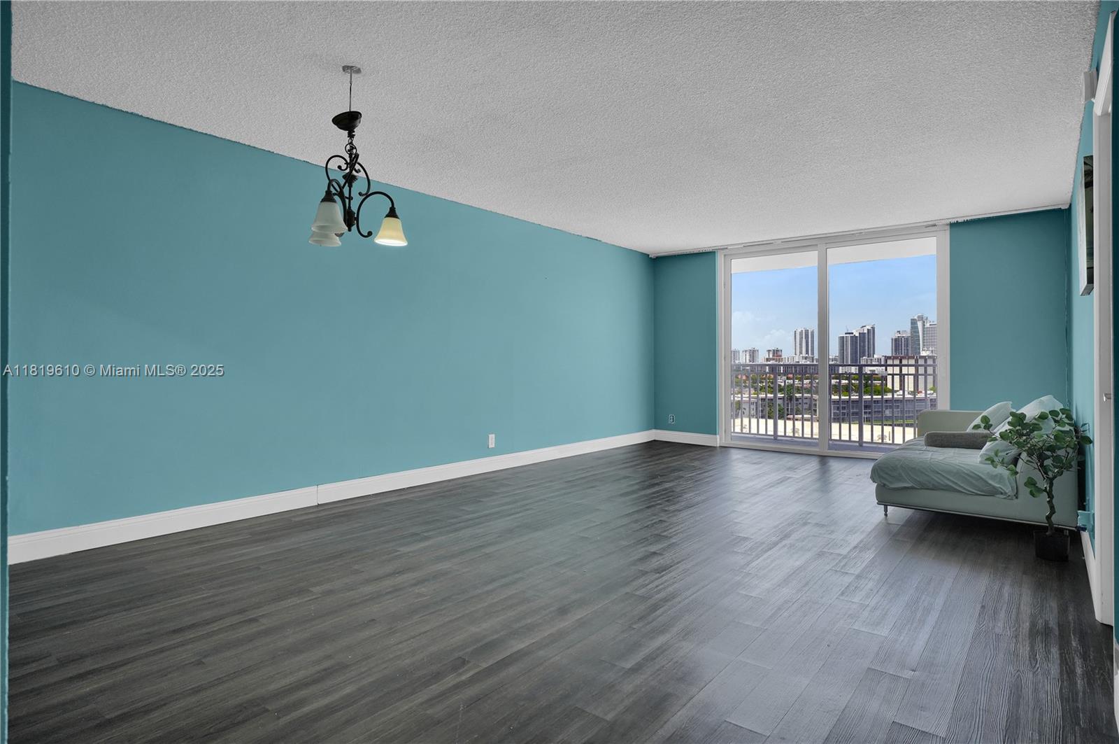 427 Golden Isles Dr #11H, Hallandale Beach, Florida image 9