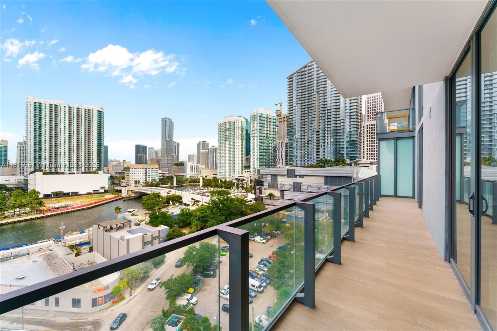 Condo for Sale in Miami, FL
