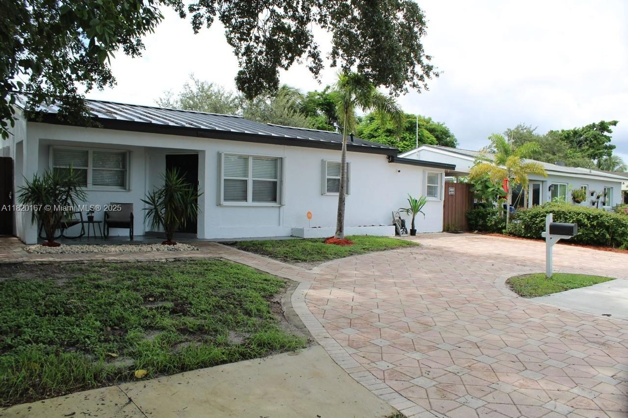 6810 Douglas St, Hollywood, Florida image 2