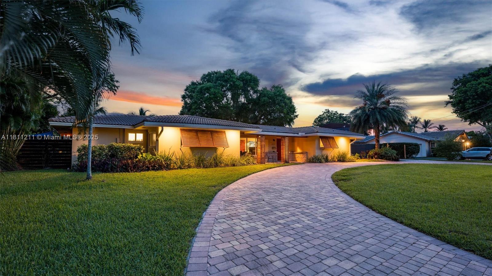 901 W Tropical Way, Plantation, Florida image 1