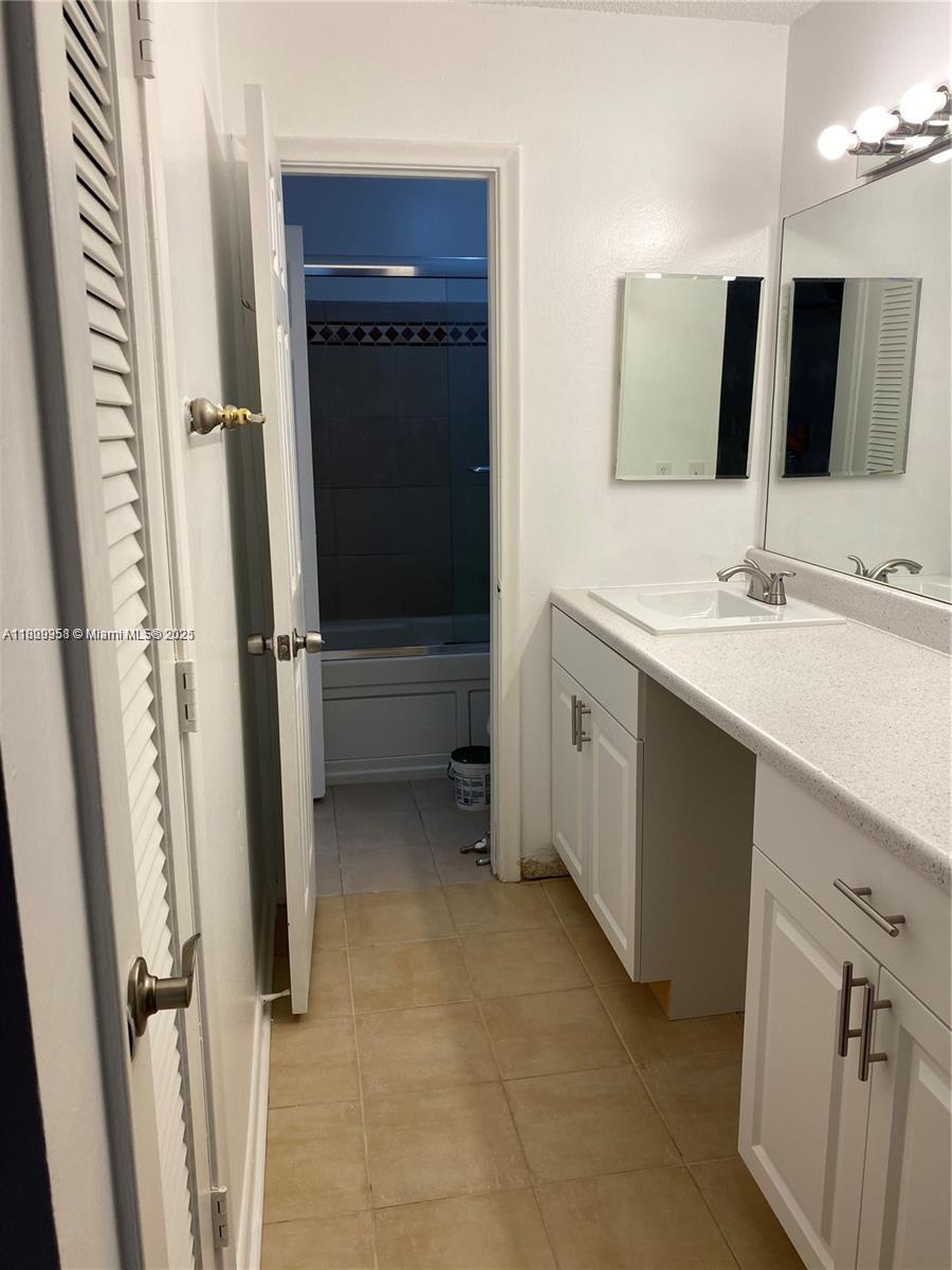 721 SE 1st Way #B18, Deerfield Beach, Florida image 25