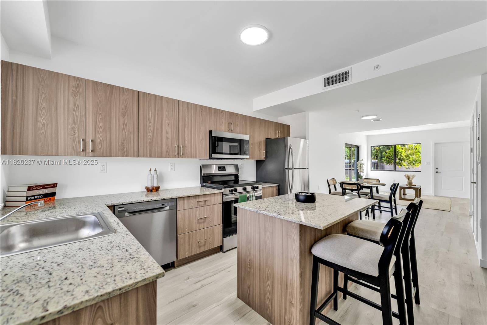 Property photo # 6