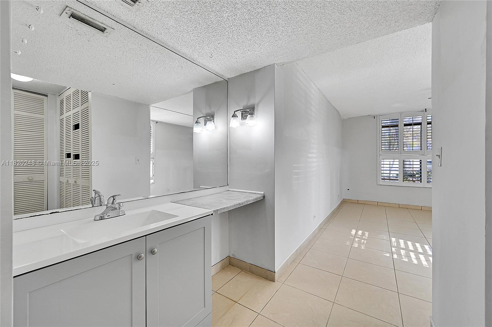 3680 Inverrary Dr #1X, Lauderhill, Florida image 13