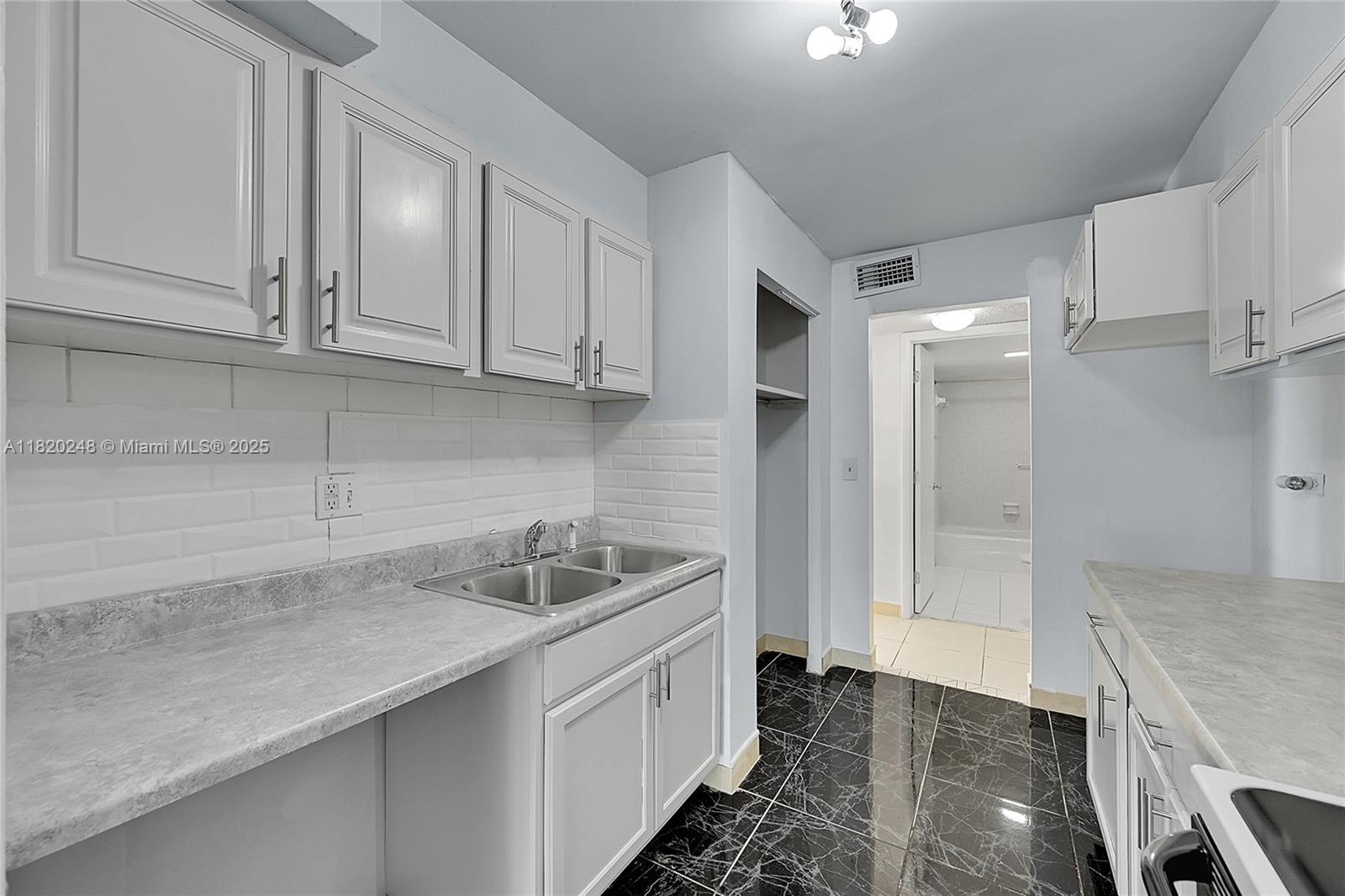 3680 Inverrary Dr #1X, Lauderhill, Florida image 18