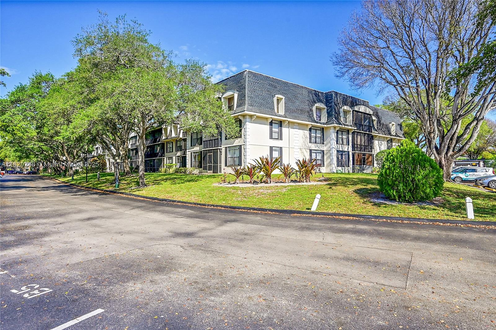 3680 Inverrary Dr #1X, Lauderhill, Florida image 2