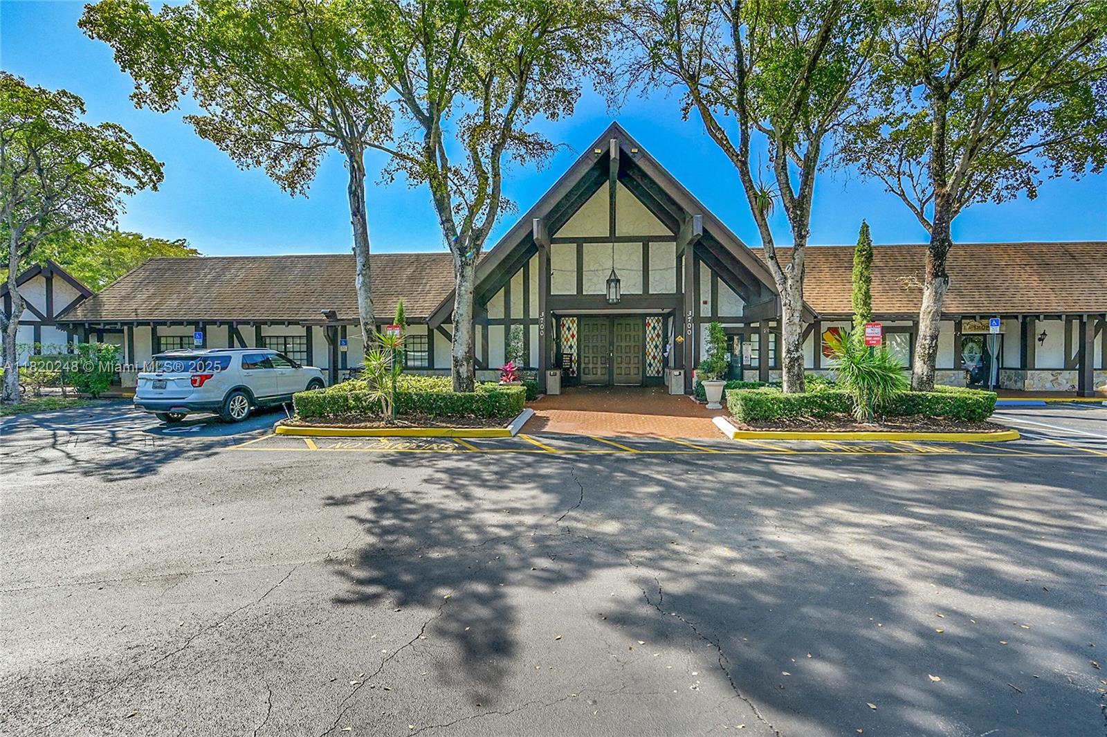 3680 Inverrary Dr #1X, Lauderhill, Florida image 24