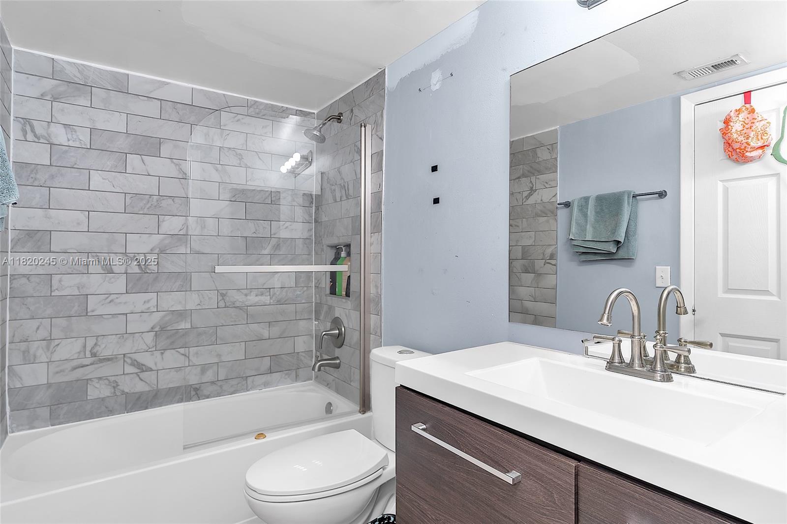 251 W Palm Cir W #207, Pembroke Pines, Florida image 22