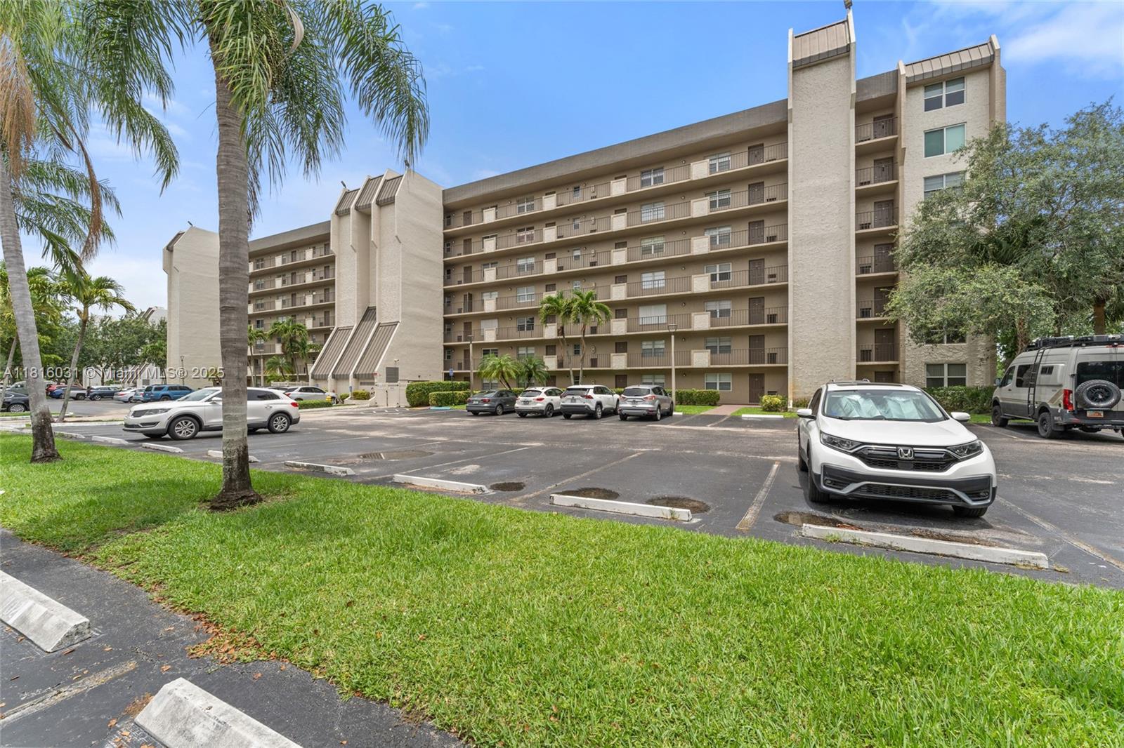 3150 W Rolling Hills Cir #209, Davie, Florida image 2