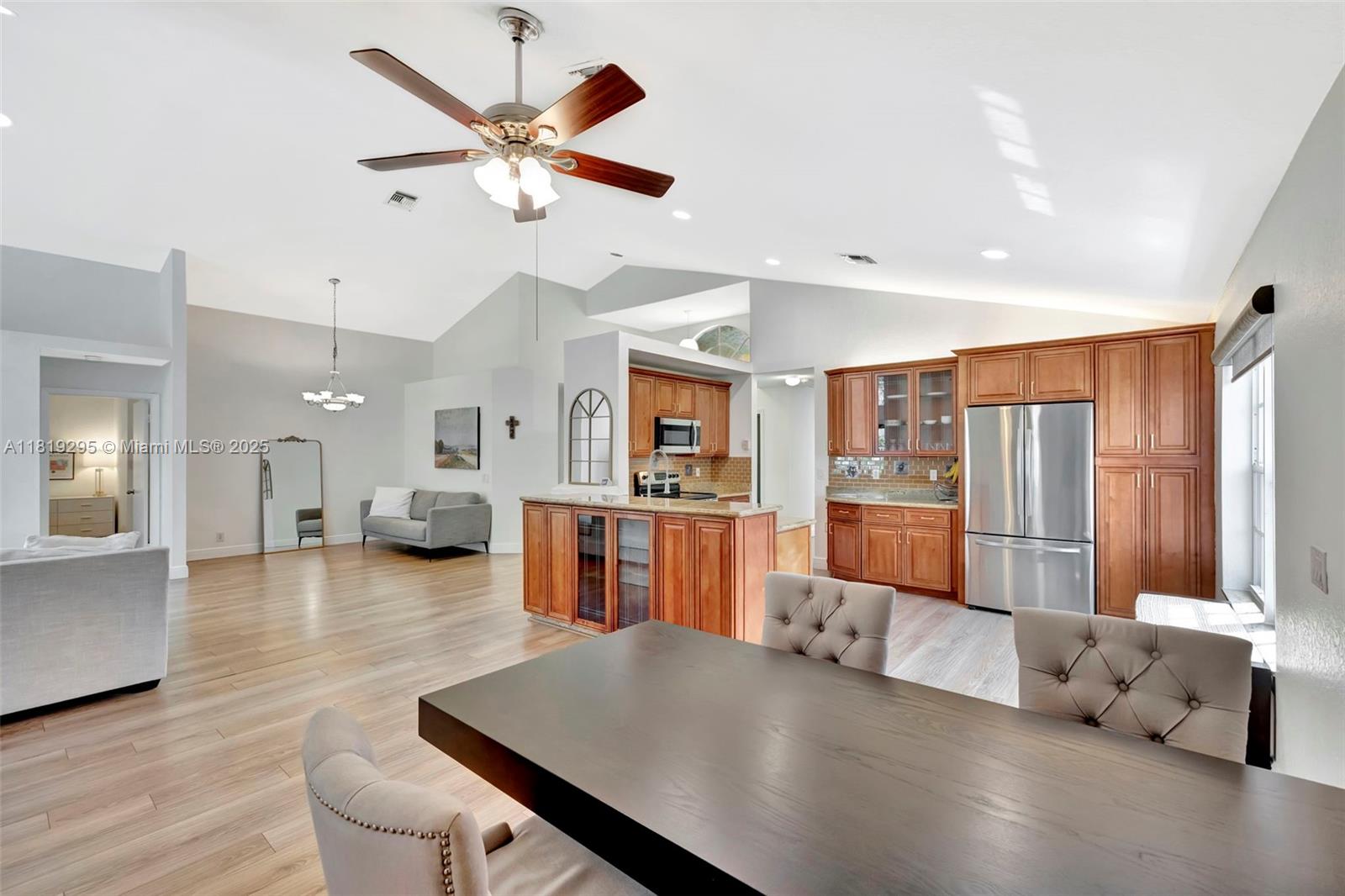 2060 Island Cir, Weston, Florida image 18