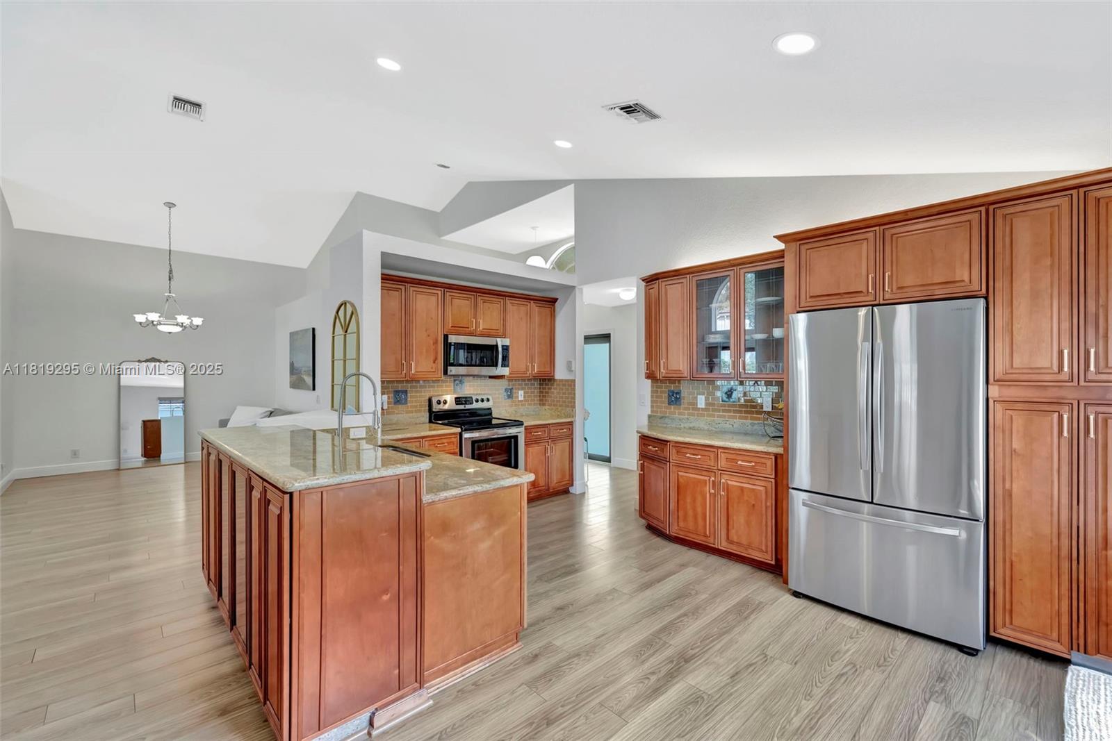 2060 Island Cir, Weston, Florida image 22