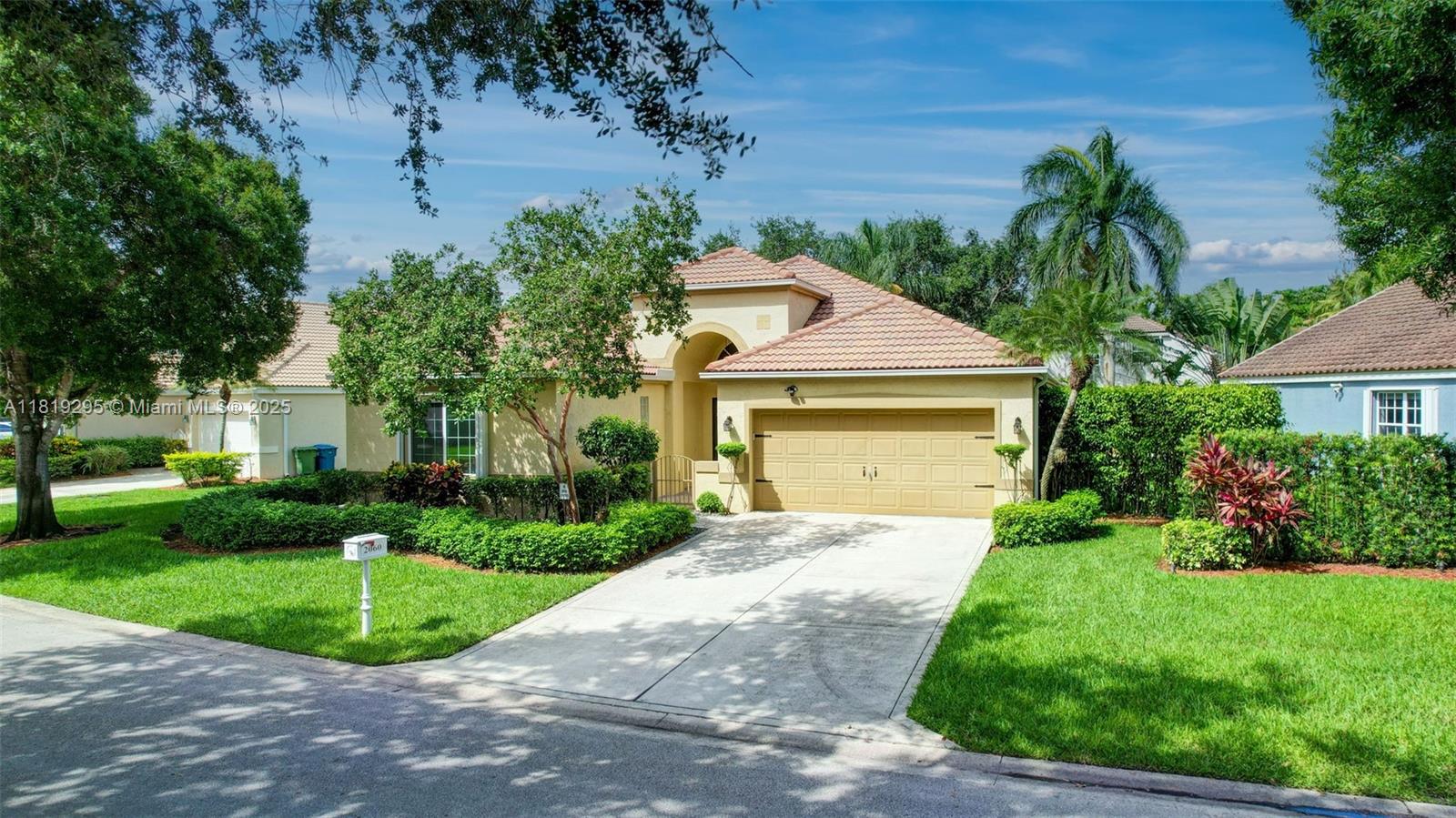 2060 Island Cir, Weston, Florida image 3
