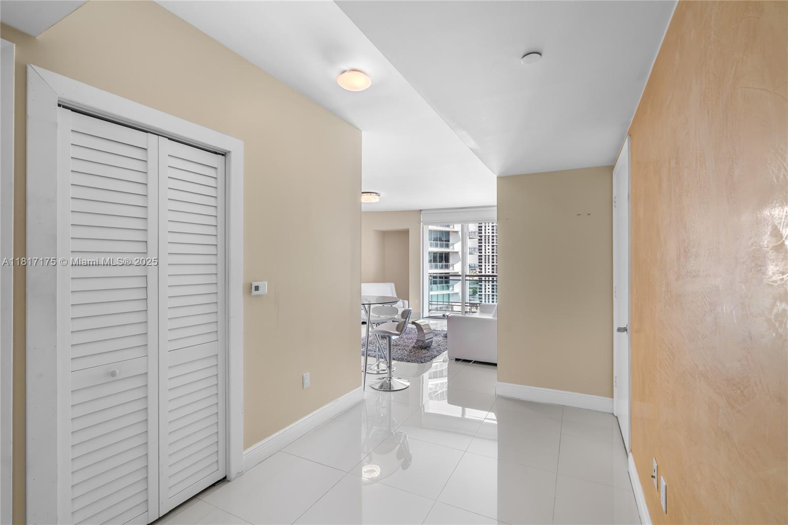 350 S Miami Ave #2515, Miami FL 33130