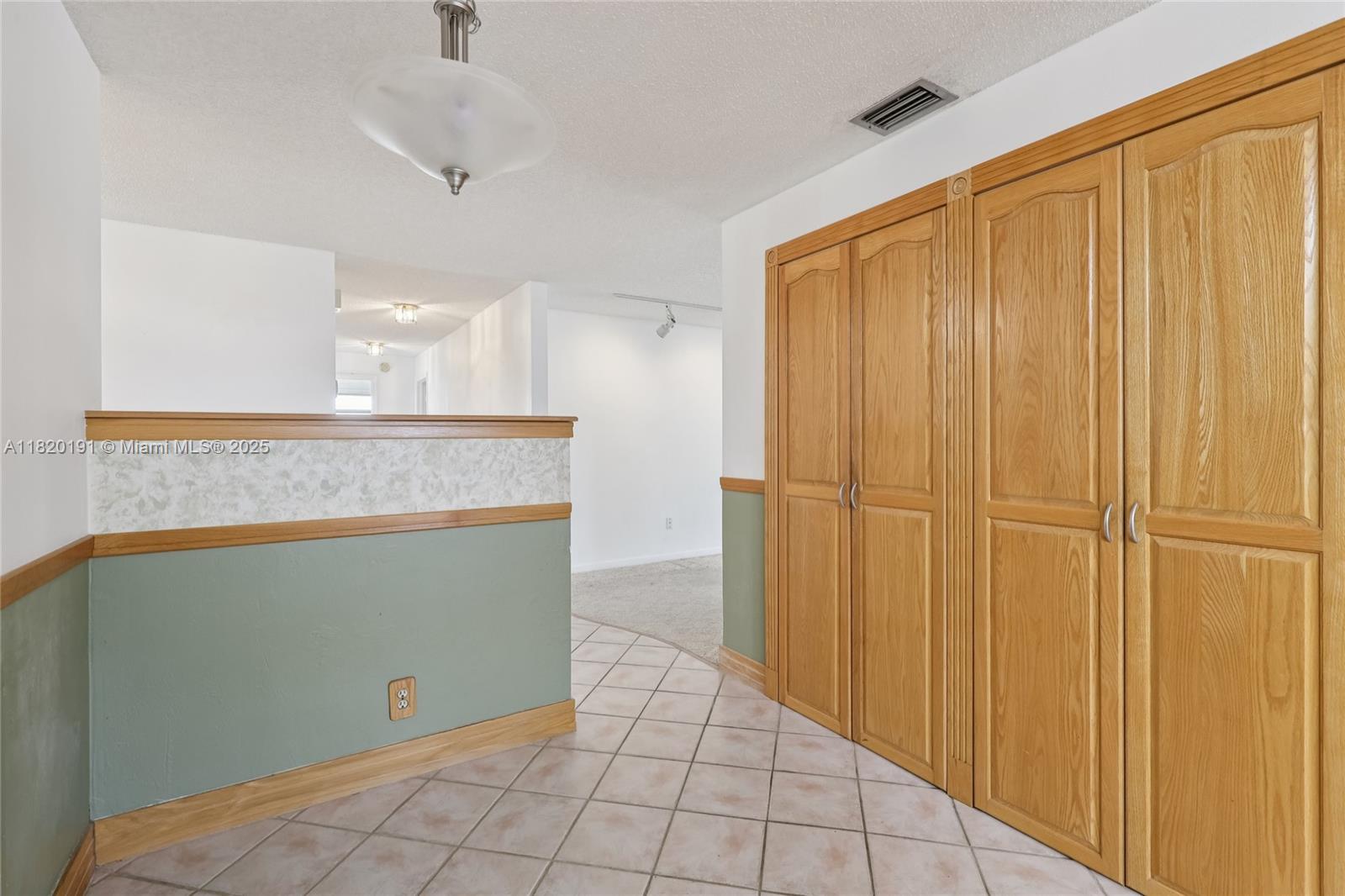 1860 NW 43rd St, Oakland Park, Florida image 11