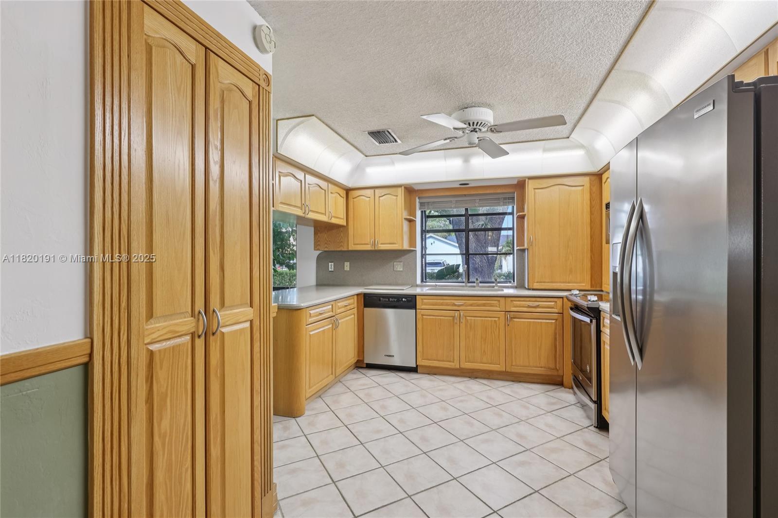 1860 NW 43rd St, Oakland Park, Florida image 7