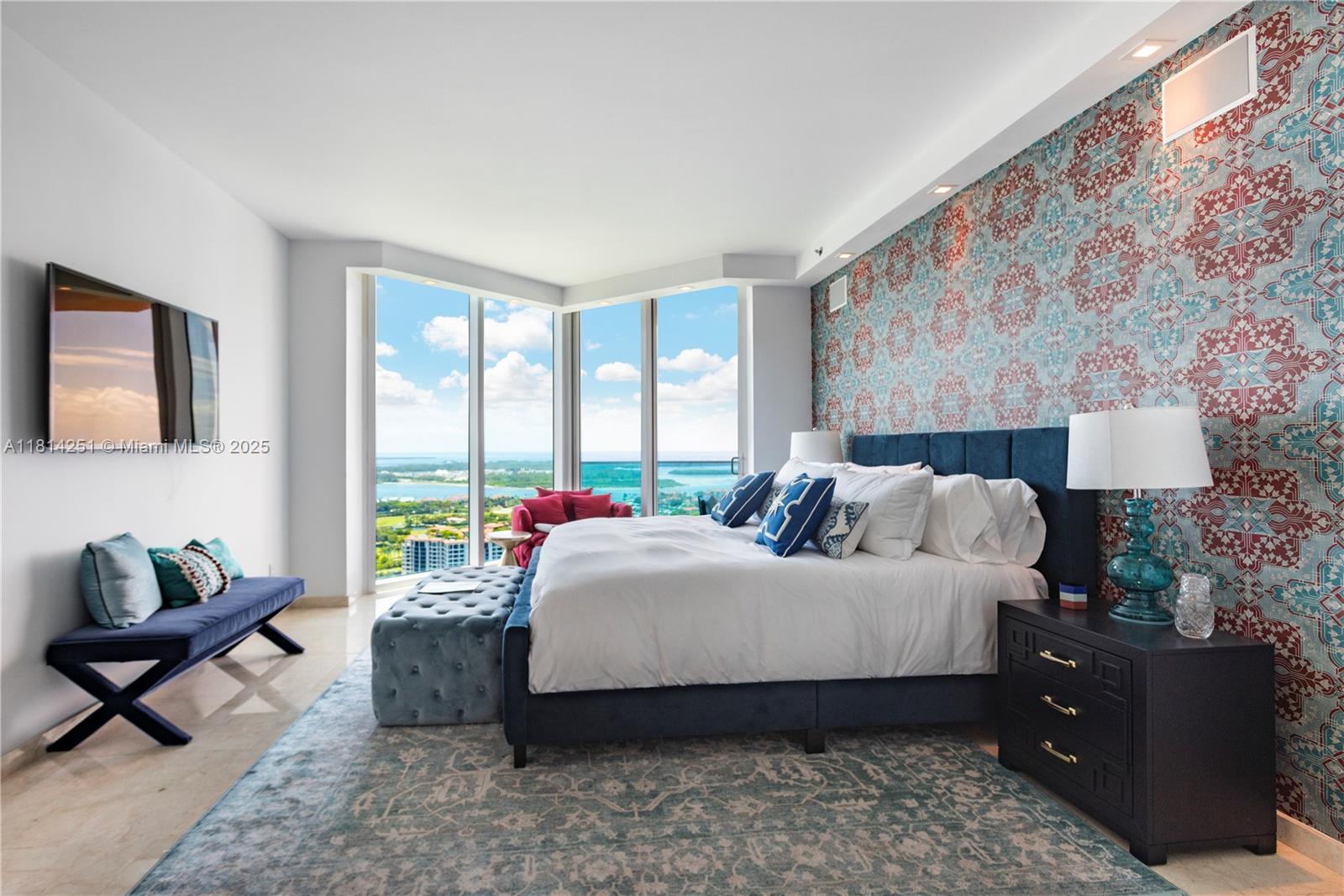 300 S Pointe Dr #3703, Miami Beach FL 33139