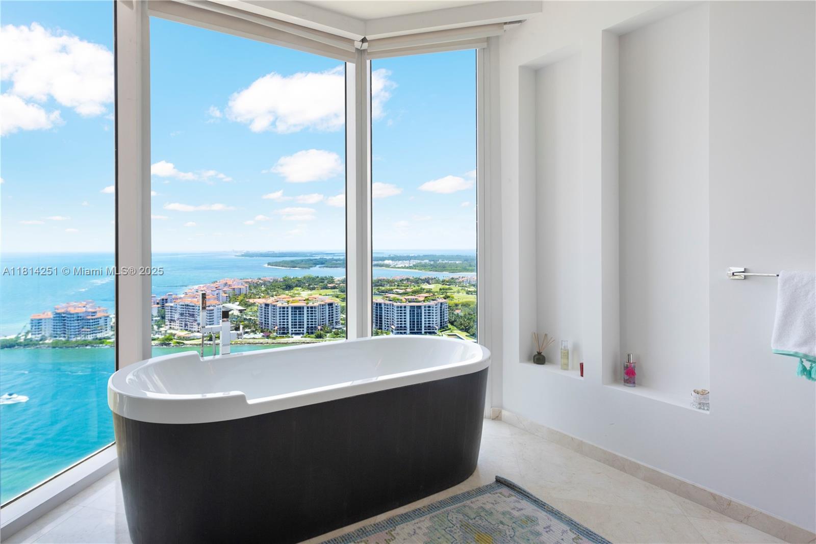 300 S Pointe Dr #3703, Miami Beach FL 33139