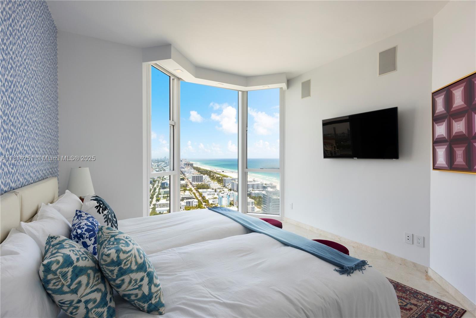 300 S Pointe Dr #3703, Miami Beach FL 33139