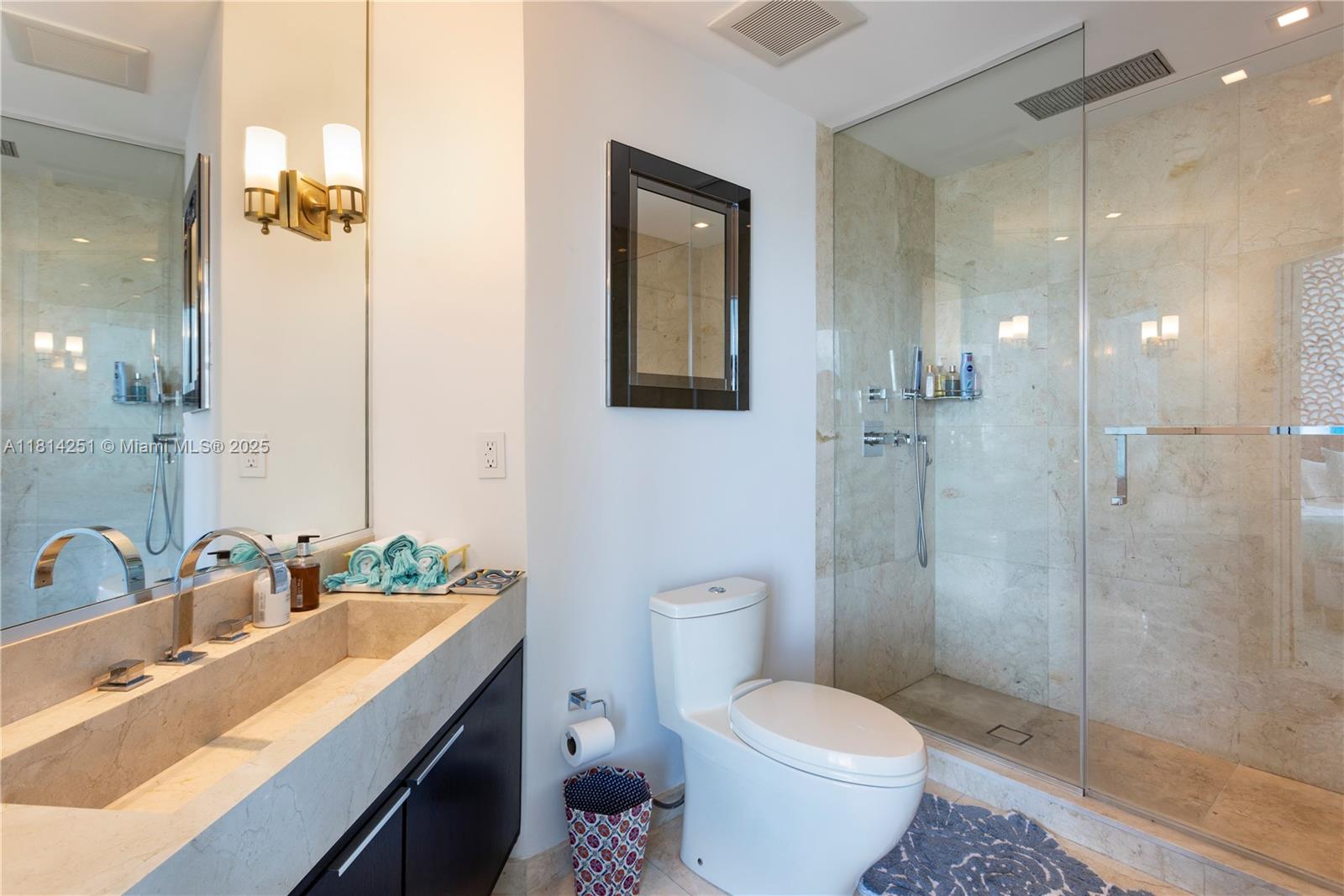 300 S Pointe Dr #3703, Miami Beach FL 33139