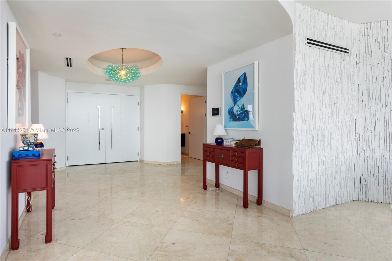 300 S Pointe Dr #3703, Miami Beach FL 33139