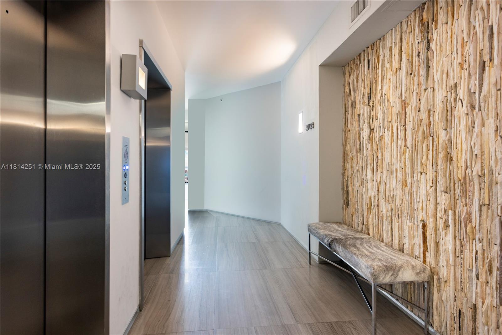 300 S Pointe Dr #3703, Miami Beach FL 33139