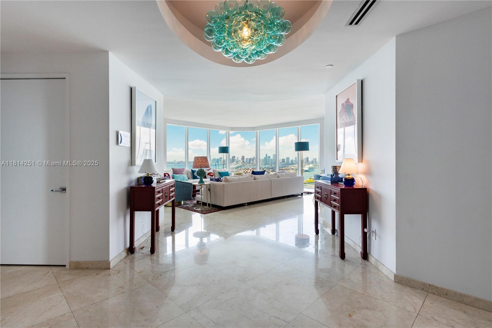 300 S Pointe Dr #3703, Miami Beach FL 33139
