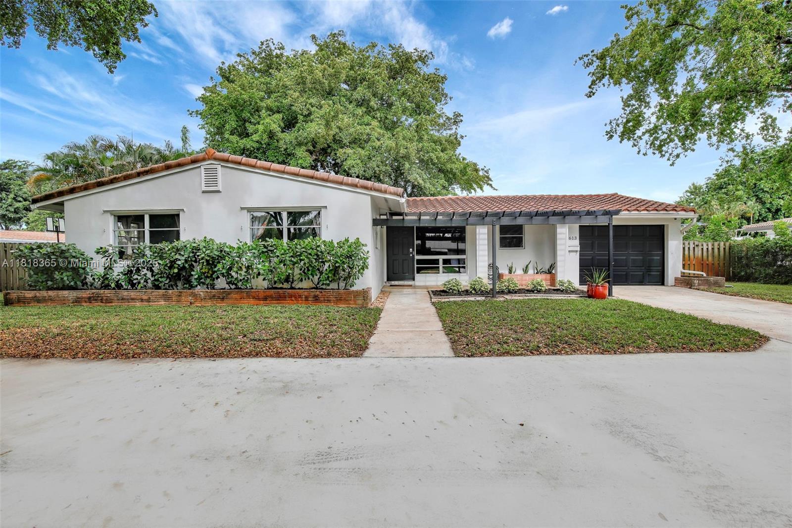 613 Garden Ct, Plantation, Florida 33317
