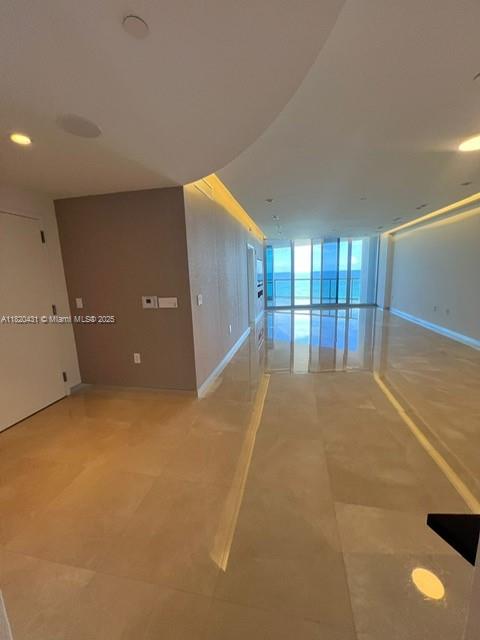 Apartamento à Venda em Sunny Isles Beach, FL