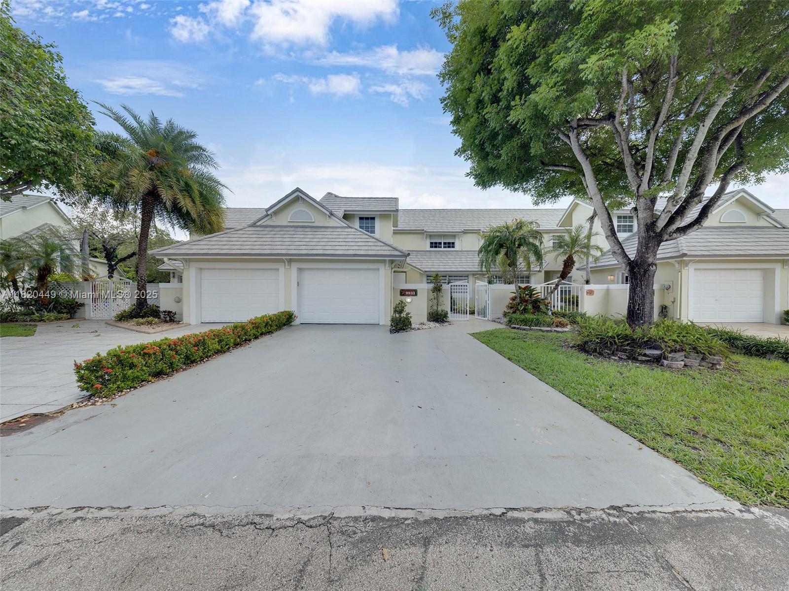 9933 NW 49th Ter, Doral, Florida image 1