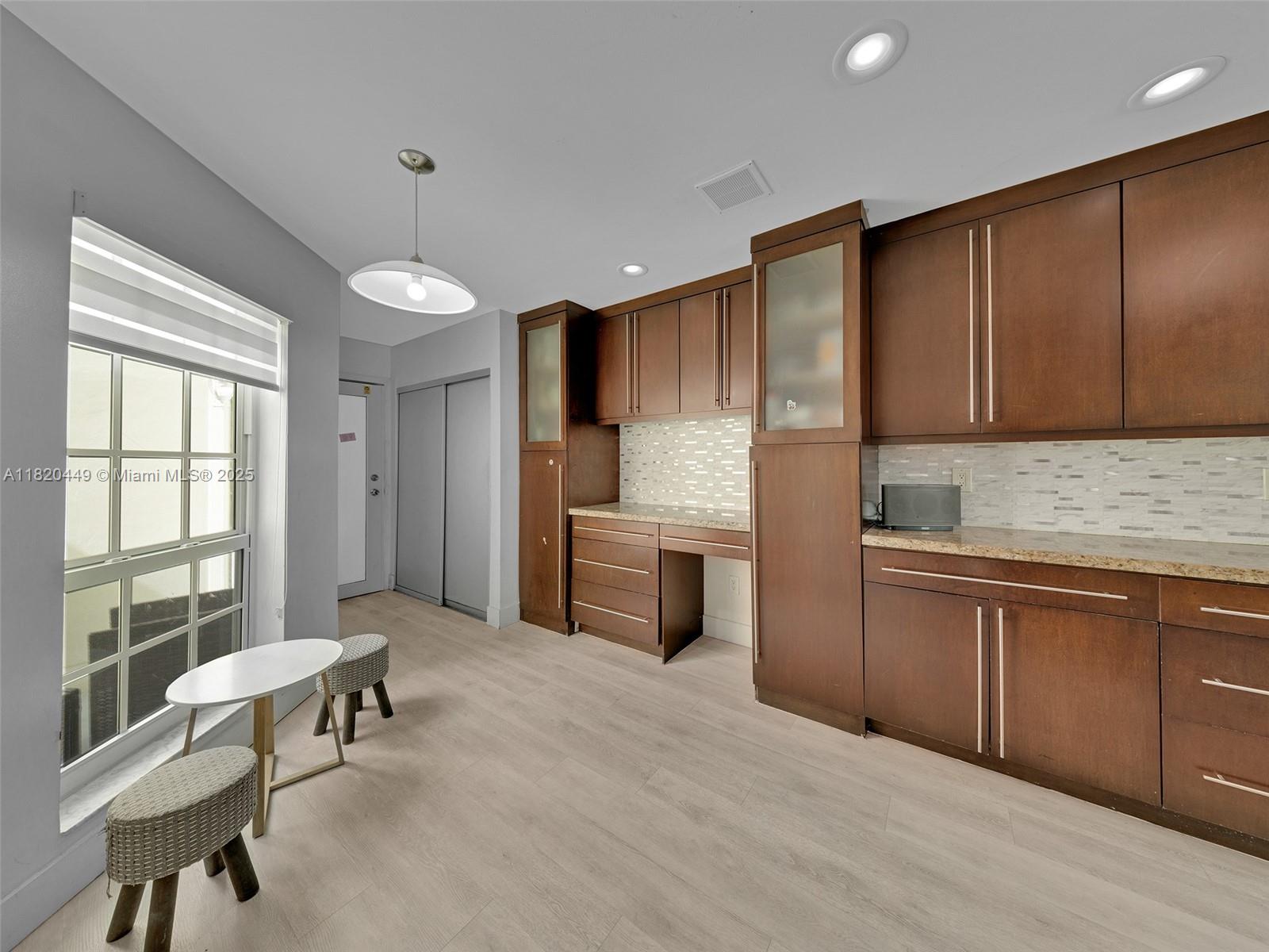 9933 NW 49th Ter, Doral, Florida image 18