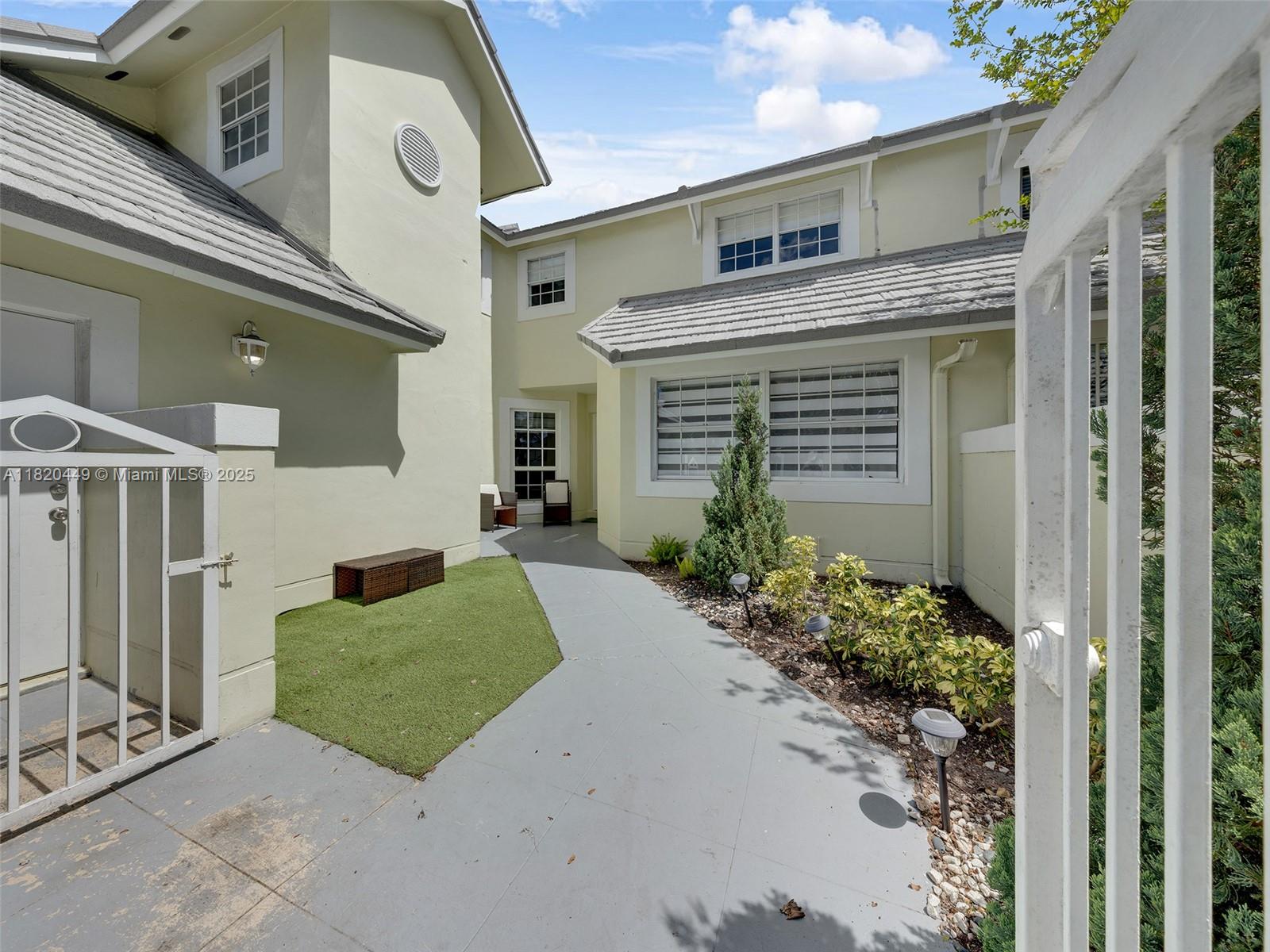 9933 NW 49th Ter, Doral, Florida image 3