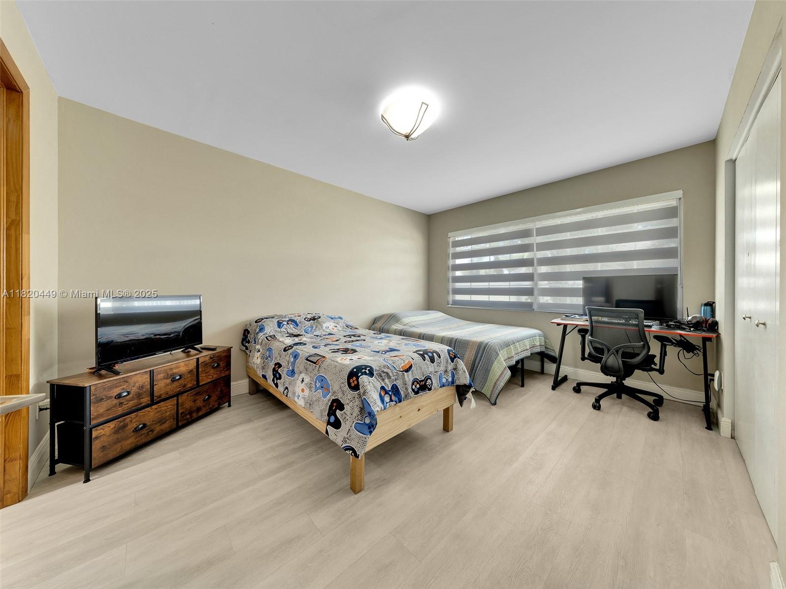 9933 NW 49th Ter, Doral, Florida image 7