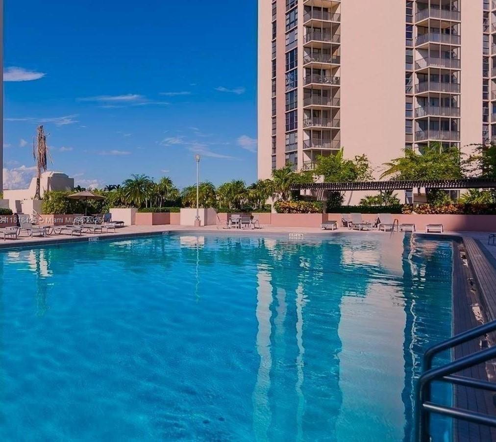 20301 W Country Club Dr #1828, Aventura, Florida image 19