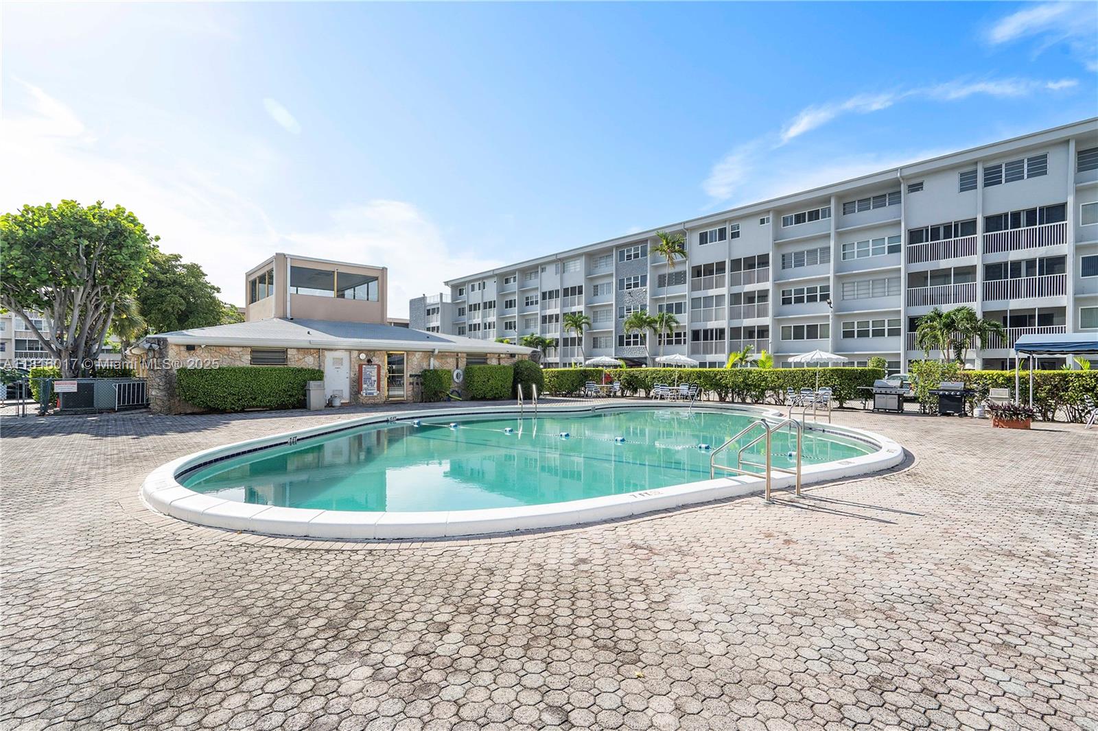 215 SE 3rd Ave #303B, Hallandale Beach, Florida image 11