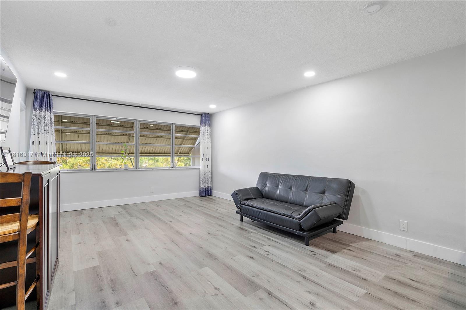 215 SE 3rd Ave #303B, Hallandale Beach, Florida image 5