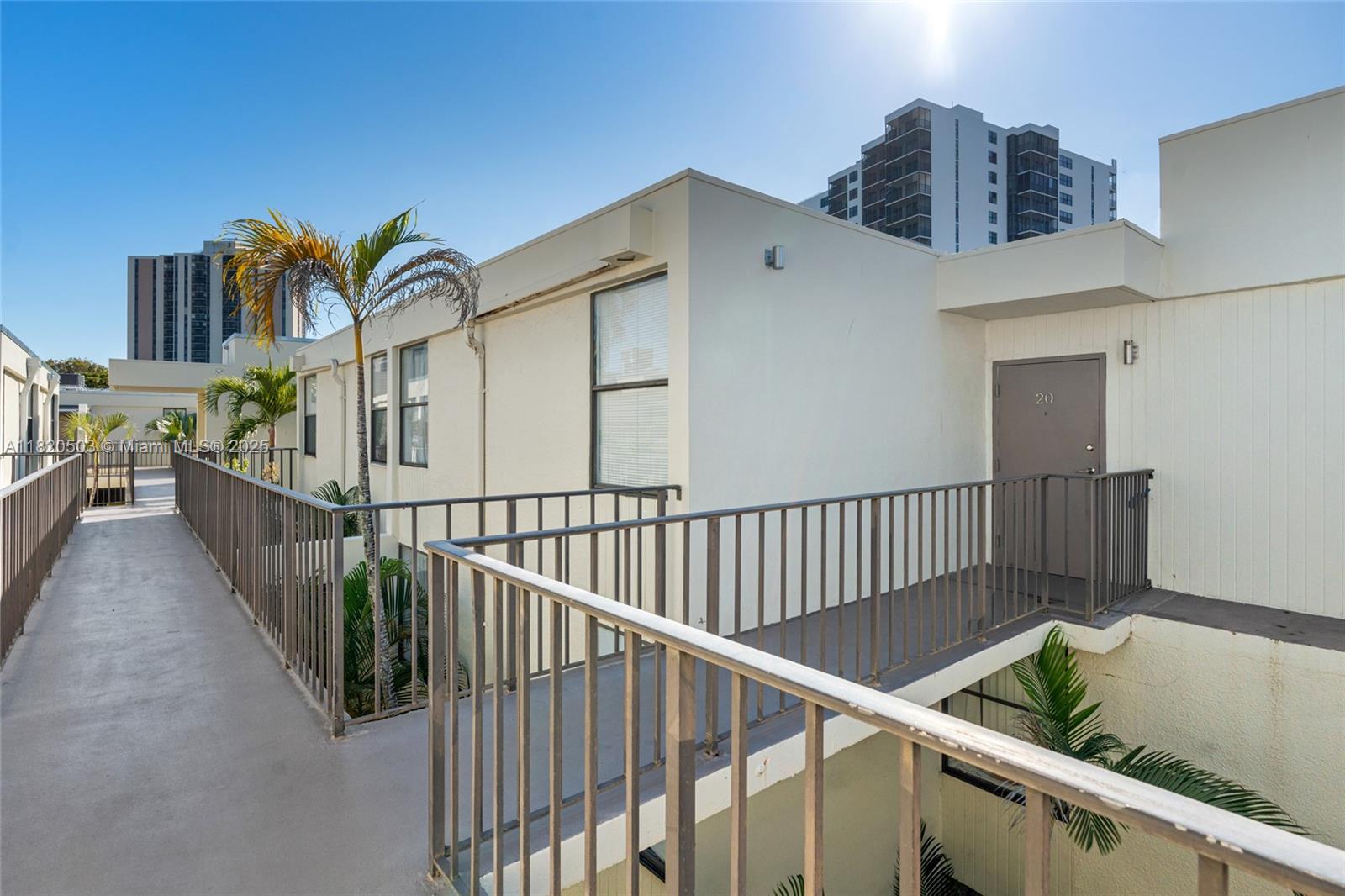 20291 NE 30th Ave #PH20, Aventura, Florida image 34