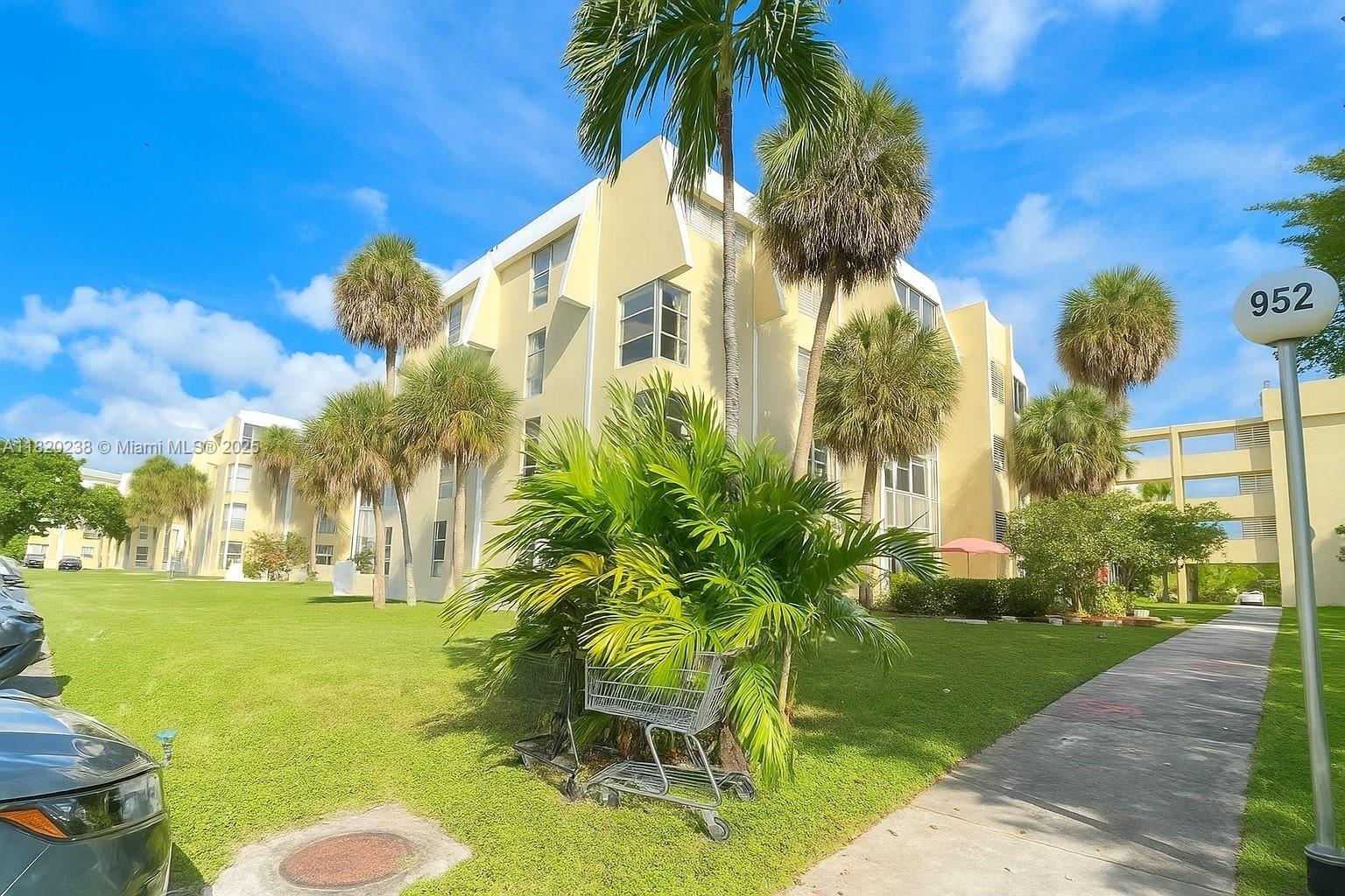 950 NE 199th St #2H, Miami, Florida image 19