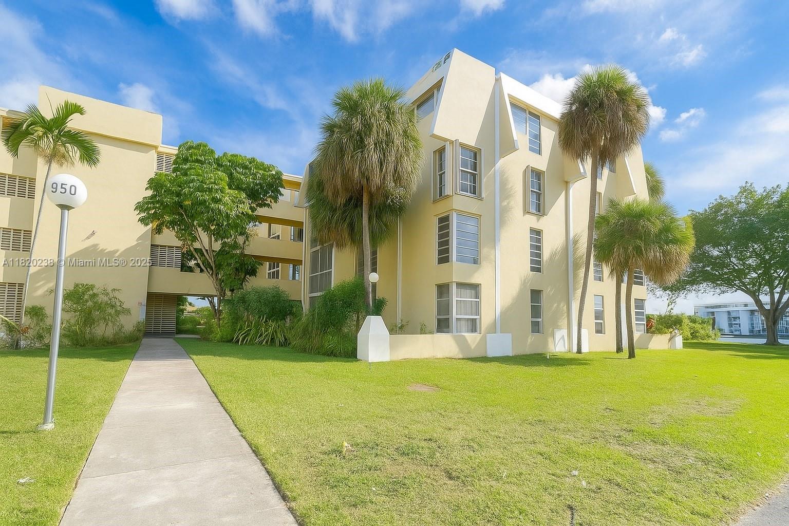950 NE 199th St #2H, Miami, Florida image 20