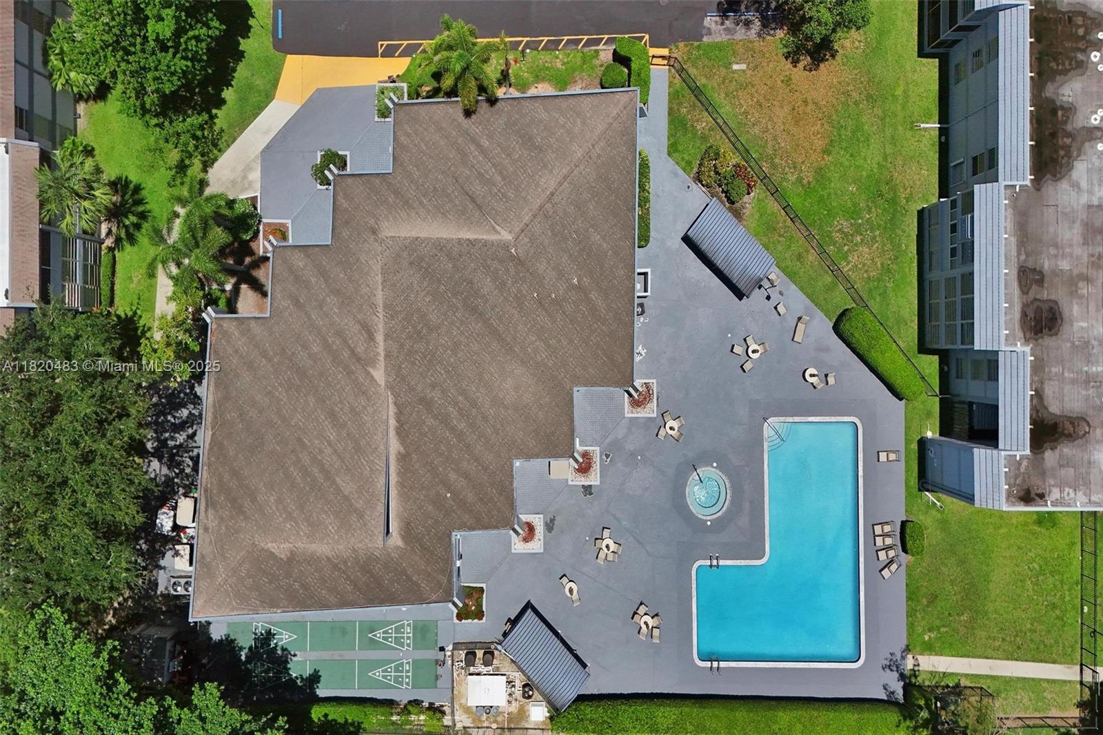 8351 Sands Point Blvd #A301, Tamarac, Florida image 12