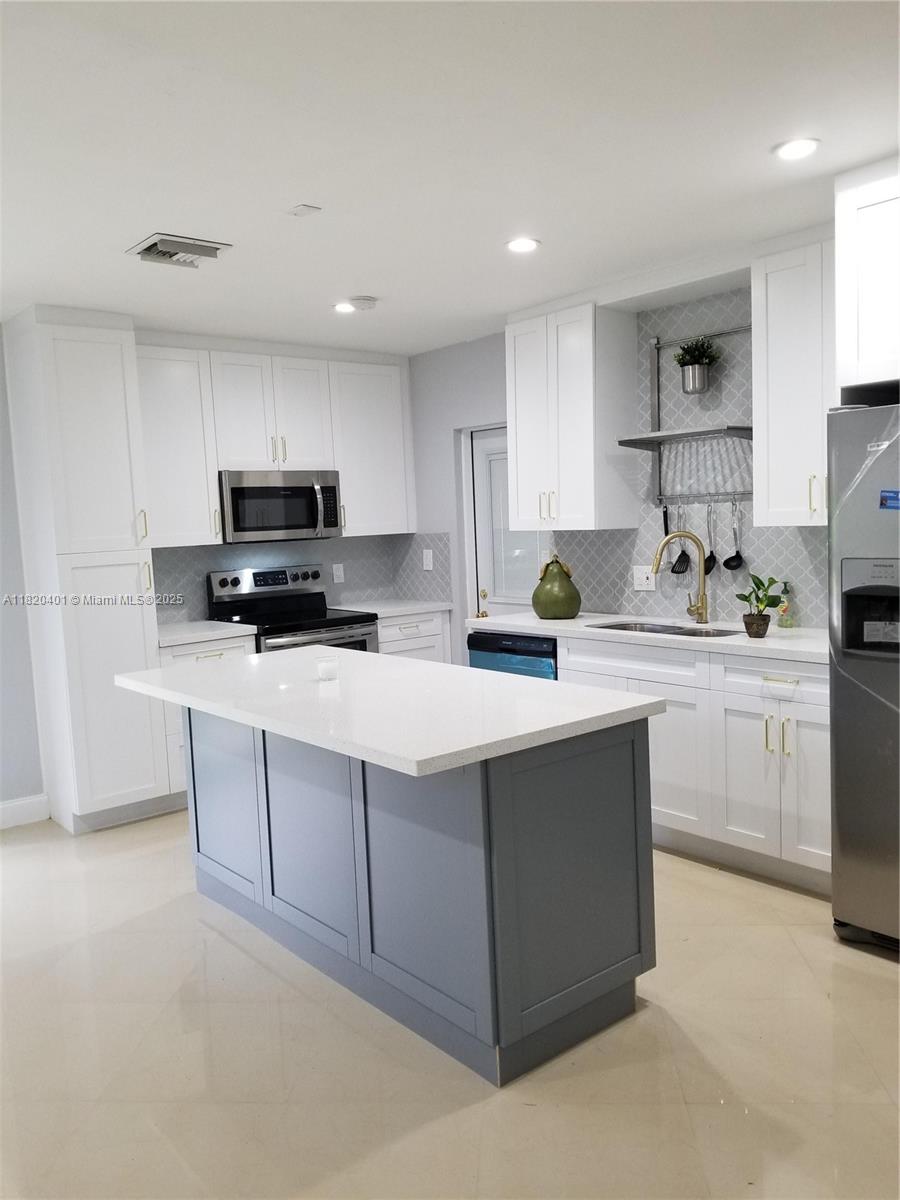 1016 NE 4 Avenue, Homestead, Florida image 1