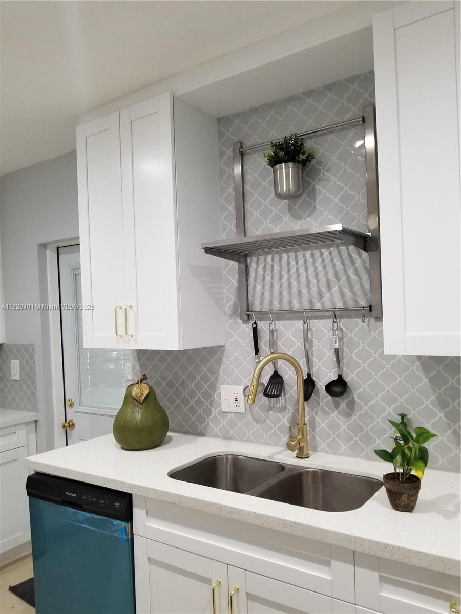 1016 NE 4 Avenue, Homestead, Florida image 2