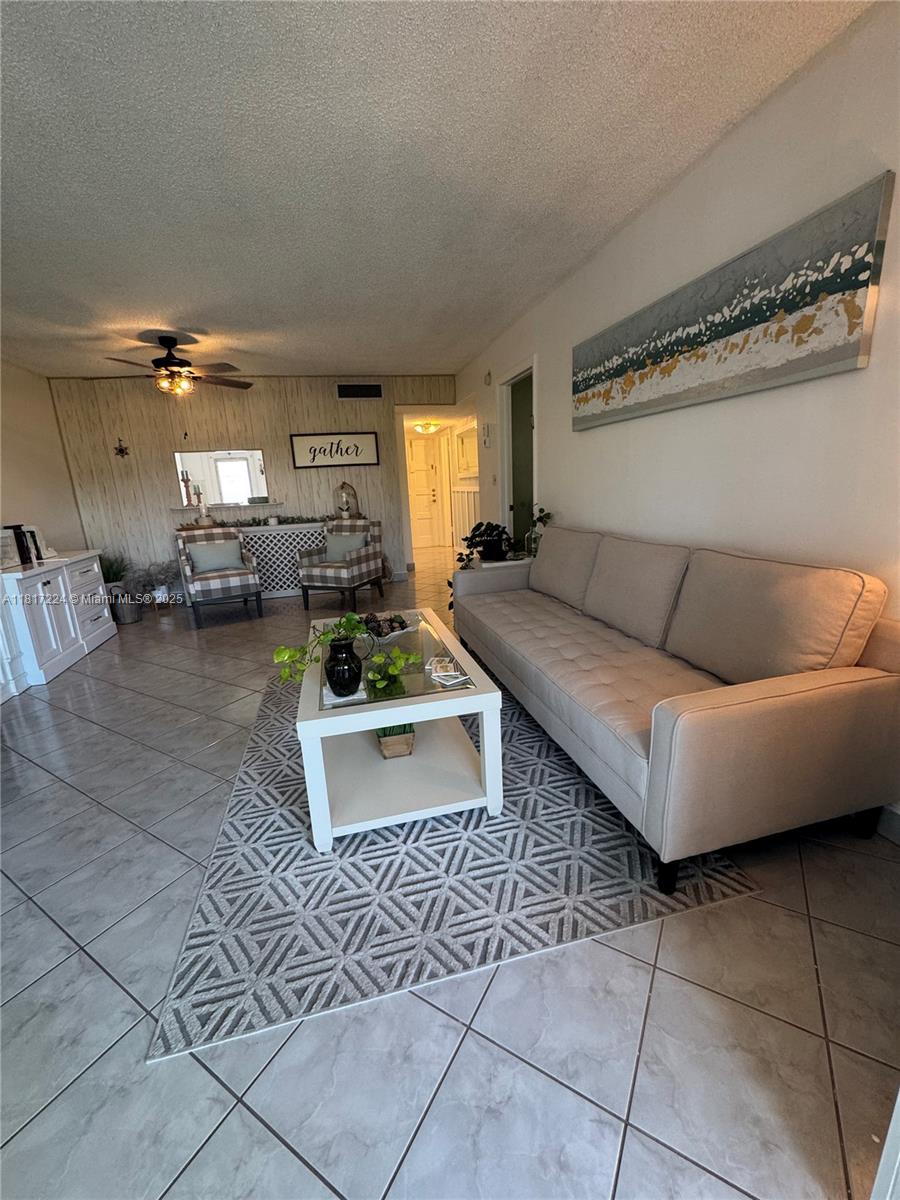 4270 NW 40th St #313, Lauderdale Lakes, Florida image 2