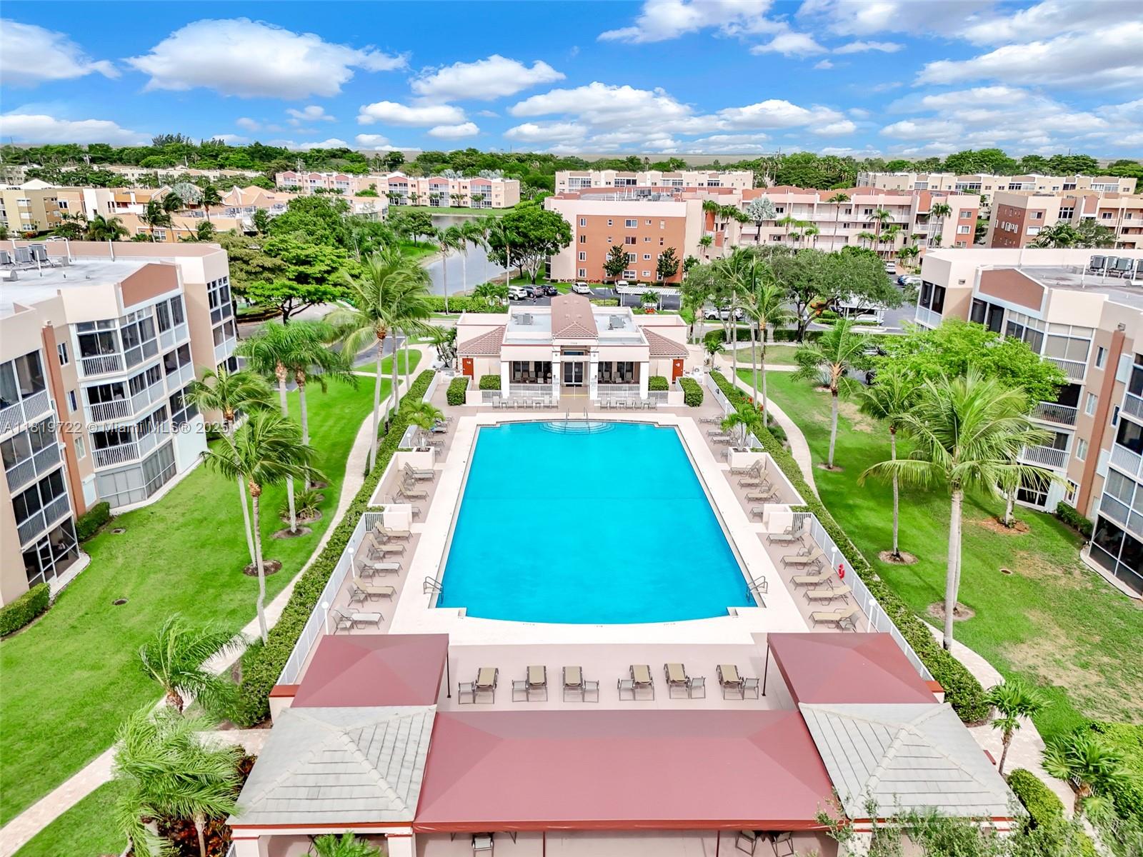 7555 Granville Dr #304, Tamarac, Florida image 9